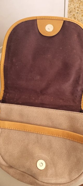 Bolso de ante beige y marrón