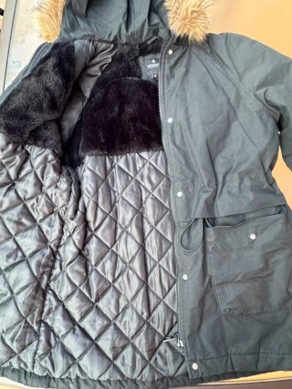 Parka invierno Clockhouse Talla S/36 con capucha