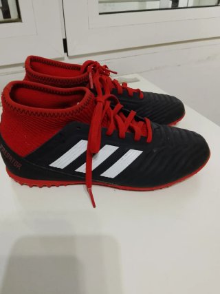 Botas de Fútbol Adidas Predator Negras y Rojas