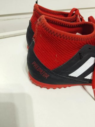 Botas de Fútbol Adidas Predator Negras y Rojas