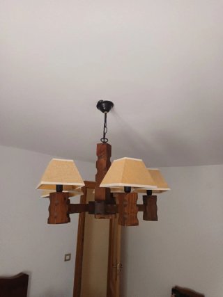 Lámpara de madera rústica. Leds incluidos