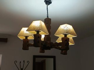 Lámpara de madera rústica. Leds incluidos