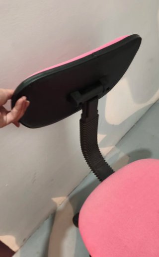 Silla de escritorio rosa y negra