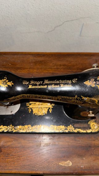 Máquina de coser antigua Singer con mueble y pedal
