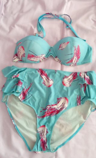 Bikini azul con estampado de medusas
