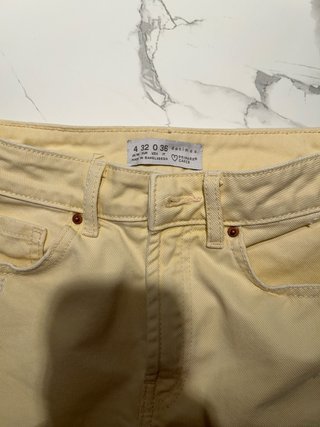 Shorts vaqueros amarillos rotos talla 32