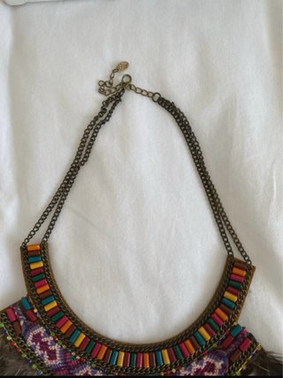 Collar estilo boho con plumas