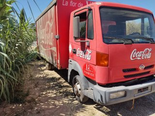 Nissan Atleon 2000