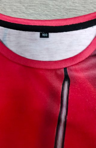 T-shirt rossa con stampa ragno