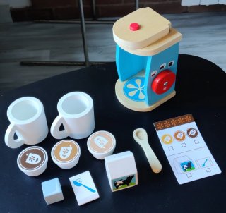 Cafetera de madera Montessori
