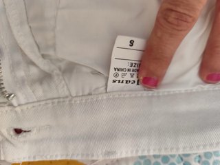 Falda blanca larga con abertura