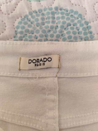 Falda blanca larga con abertura