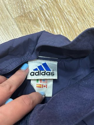 Chaqueta Adidas gris y naranja