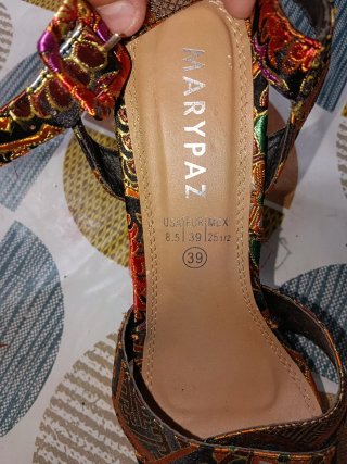Tacones de plataforma con estampado étnico