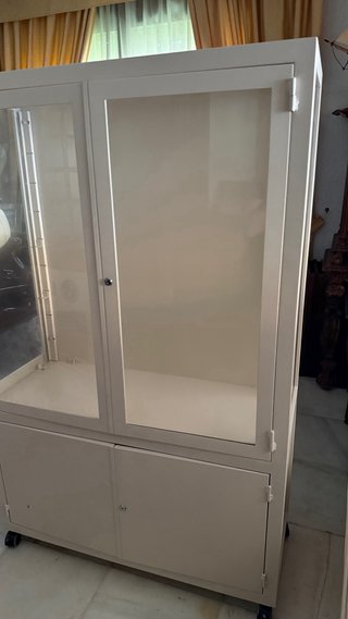 Vitrina auxiliar metálica