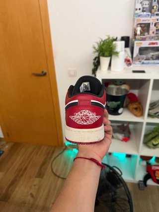 Jordan 1 Low Negro Rojo Blanco