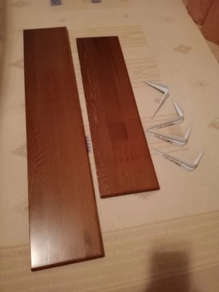 Due mensole in legno