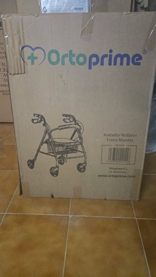 Andador con ruedas y freno sin estrenar