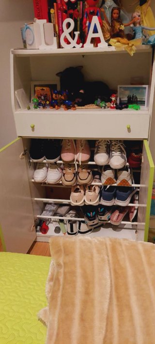 Cómoda, mesilla de noche y zapatero
