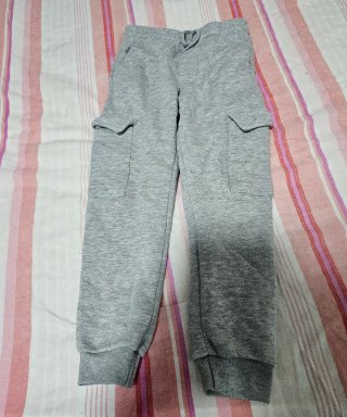 Vendo Pantalones grises para niño