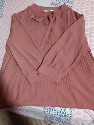 Camisa Olivia plisada con lazo