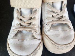 Zapatillas blancas zapato feroz 32