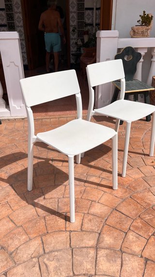 Conjunto Mesa blanca cocina+ 2 sillas