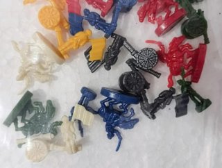 LOTE D FIGURAS REPUESTO PARA JUEGO RISK DE PARKER