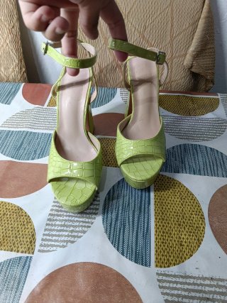 Tacones verdes plataforma y estampado bonito