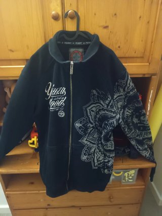 Sudadera Negra con Diseño Mandala