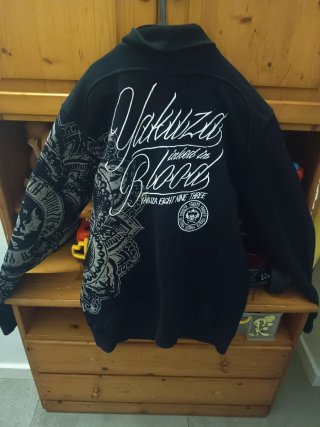 Sudadera Negra con Diseño Mandala