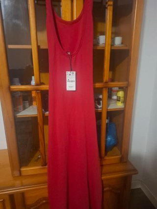 Vestido Stradivarius frunce y escote espalda XS.