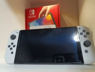Nintendo Switch OLED Bianca e Nera