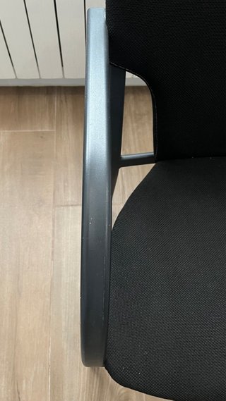 3 Sillas Negras con Reposabrazos