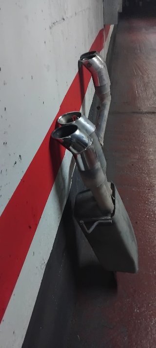 Sistema de escape doble para coche
