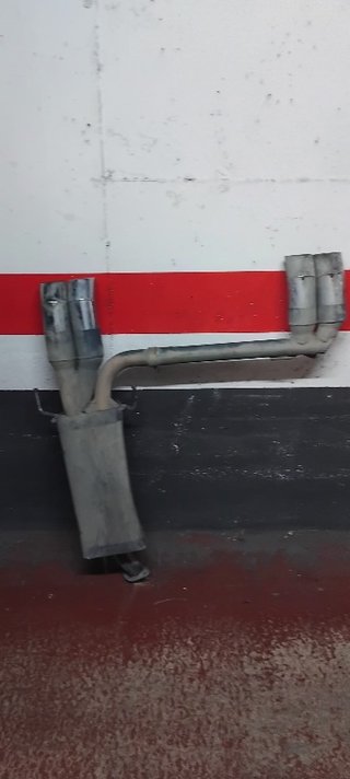 Sistema de escape doble para coche