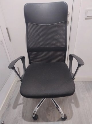 Silla de oficina ergonómica negra ligera con rueda