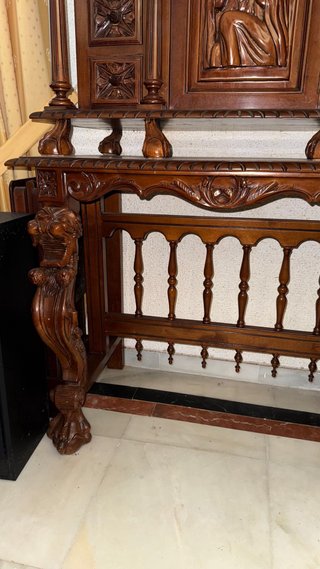 Mueble bargueño castellano antiguo con mesa