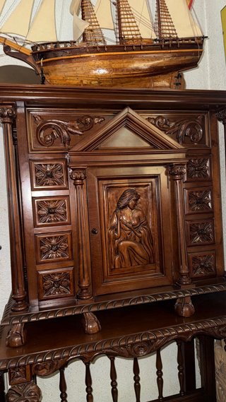 Mueble bargueño castellano antiguo con mesa