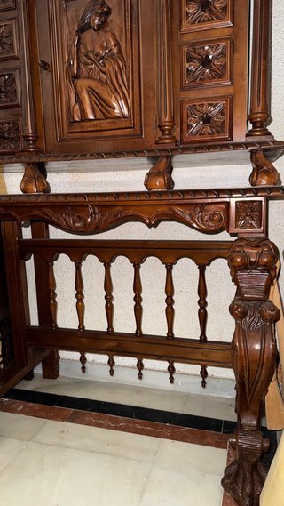 Mueble bargueño castellano antiguo con mesa