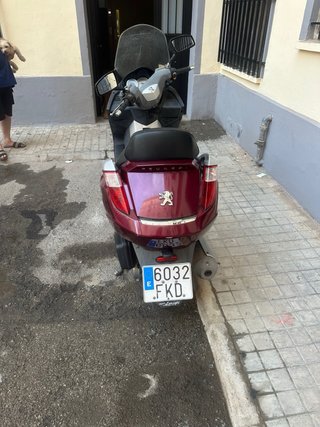 Peugeot Maxi Scooter Marrón/Plata PEUGEOT SATELIS