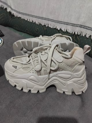 Zapatillas Beige.Talla 36. Nuevas Llama662 649 545