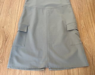 vestido de tirantes verde caqui con cremallera
