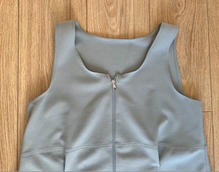 vestido de tirantes verde caqui con cremallera