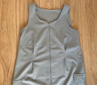 vestido de tirantes verde caqui con cremallera