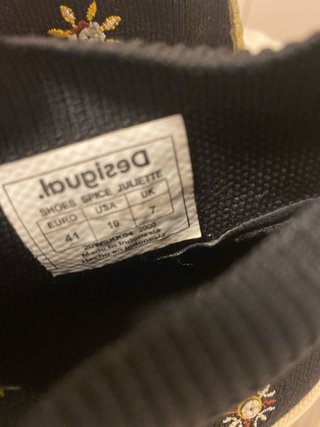 Botines Desigual negros con detalles dorados