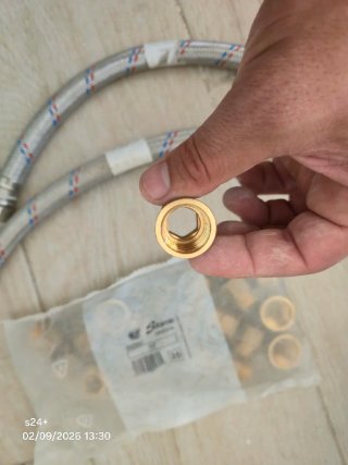 Conexiones fontanería latón 25 piezas  latiguillo