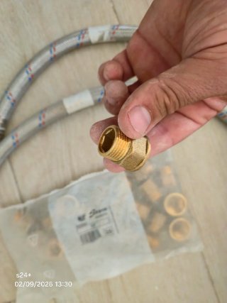 Conexiones fontanería latón 25 piezas  latiguillo