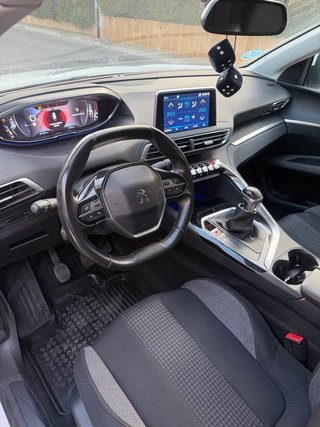 PEUGEOT 3008 2020