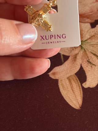 Colgante Cruz Xuping Laminado 14K con Circonitas